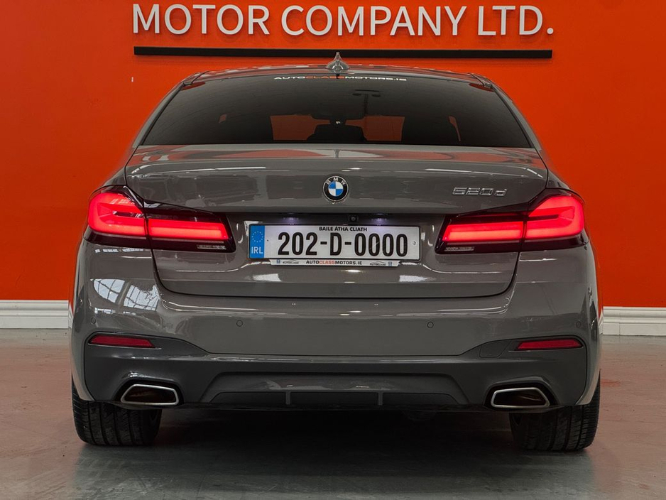 2020 BMW 5 Series - image 10