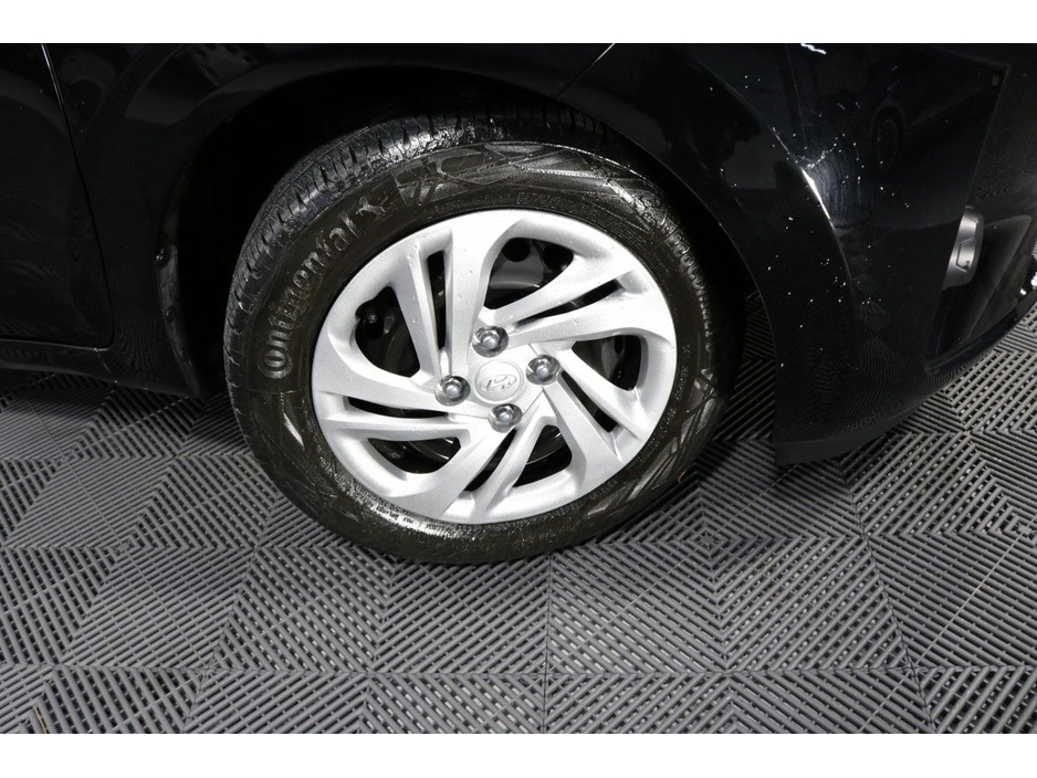 2023 Hyundai i10 - image 3