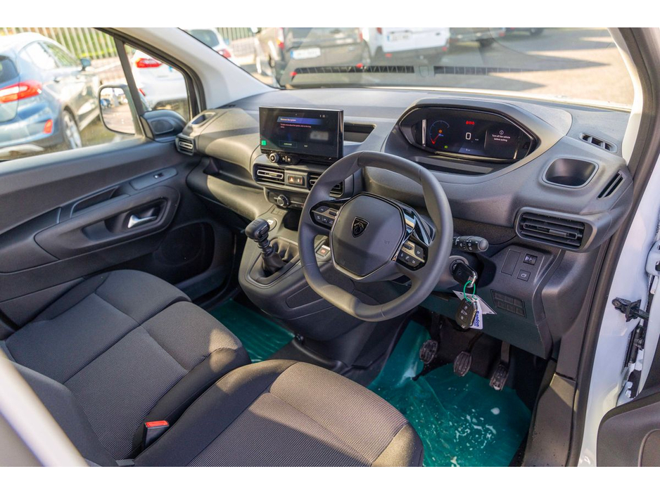 2026 Peugeot Partner - image 8