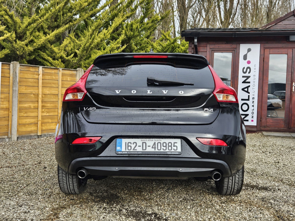 2016 Volvo V40 - image 8