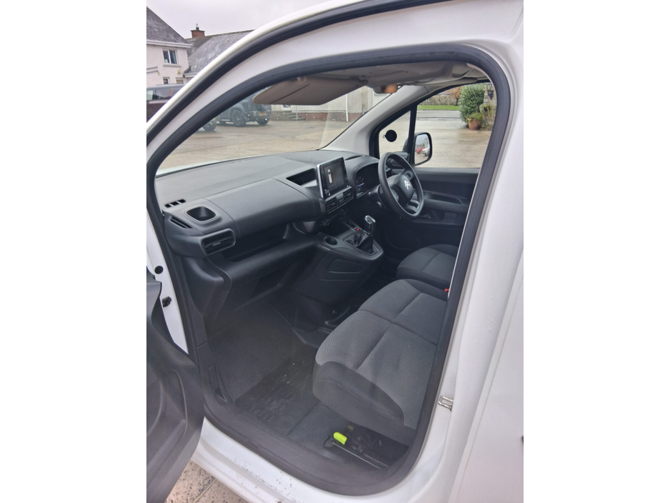 2021 Citroen Berlingo - image 5
