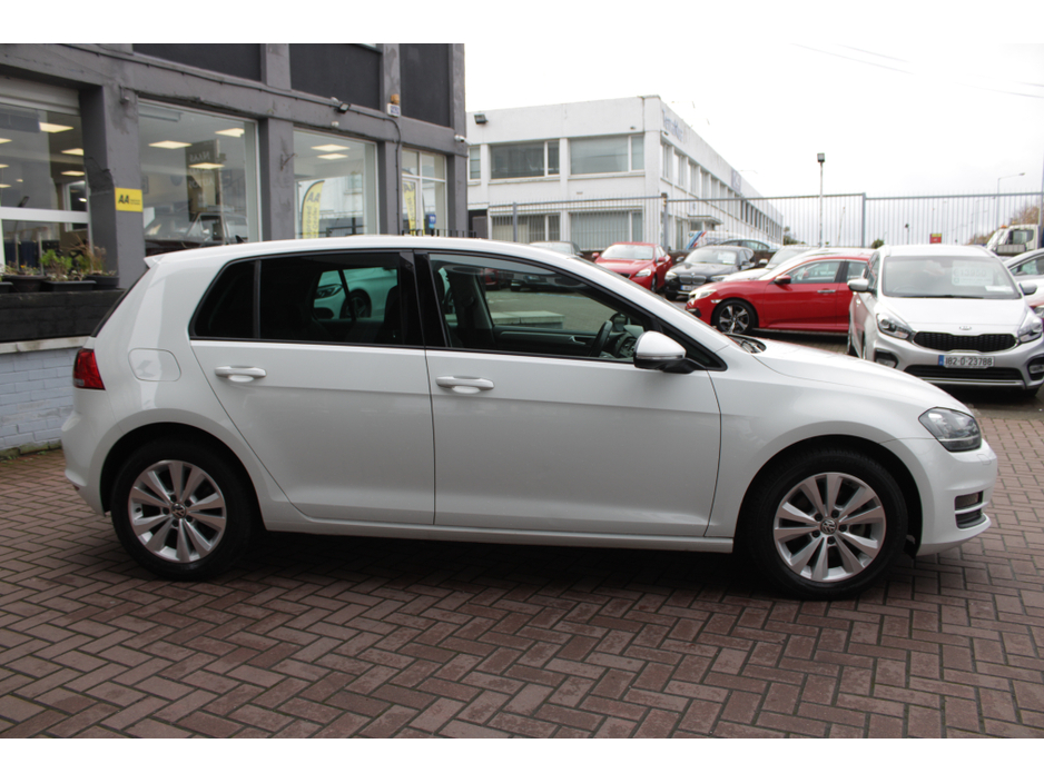 2016 Volkswagen Golf - image 3