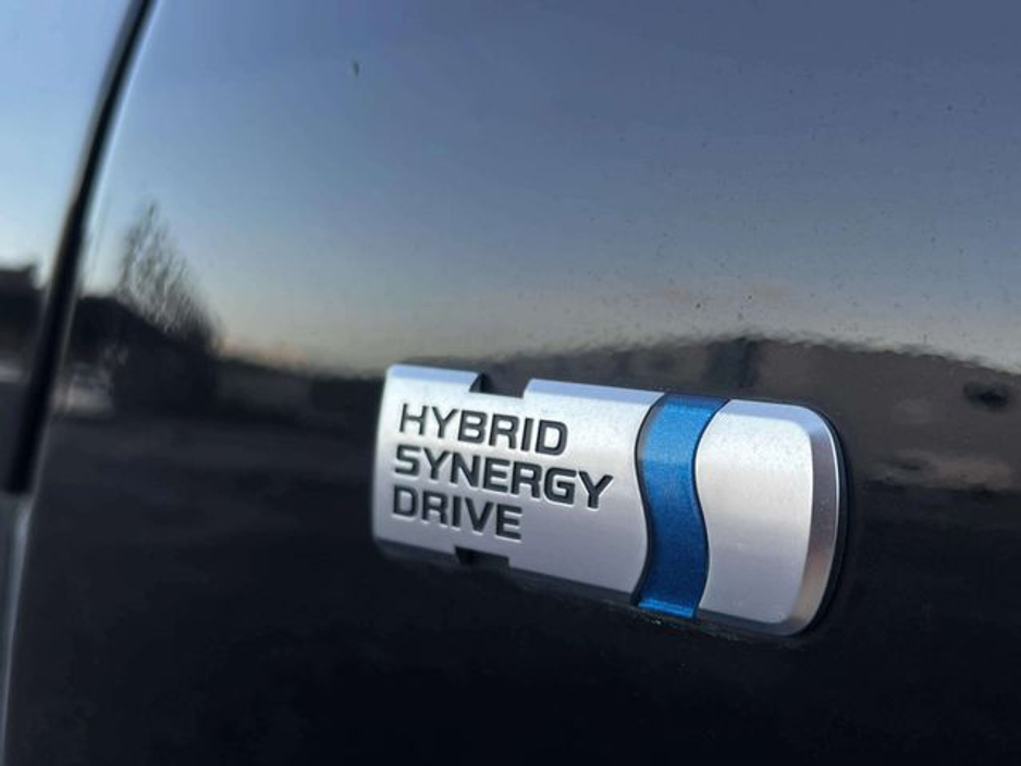 2017 Toyota Prius - image 13