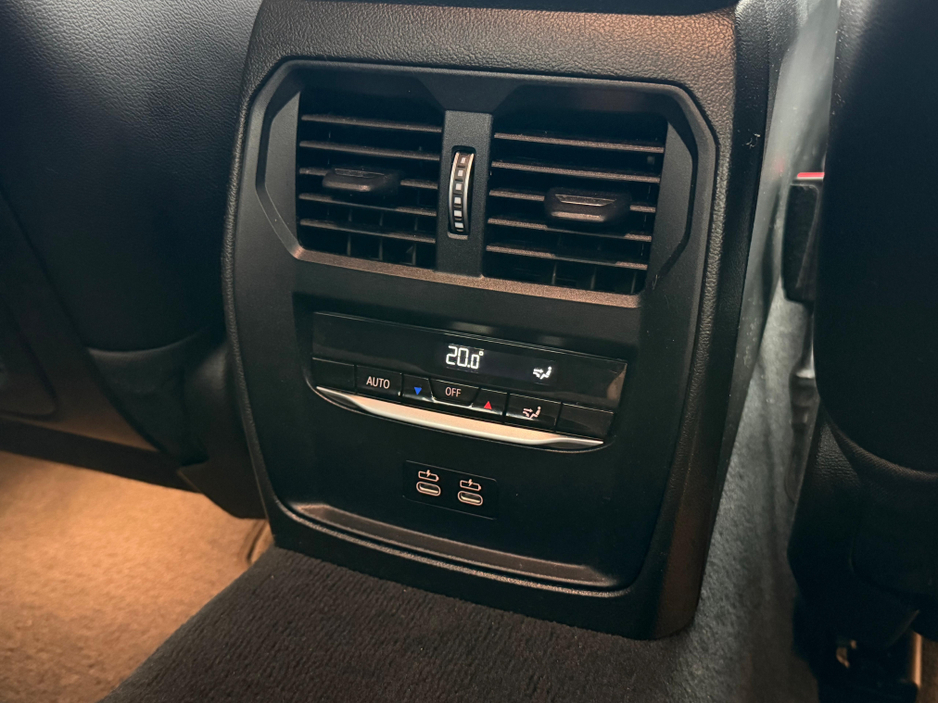 2023 BMW 3 Series - image 21