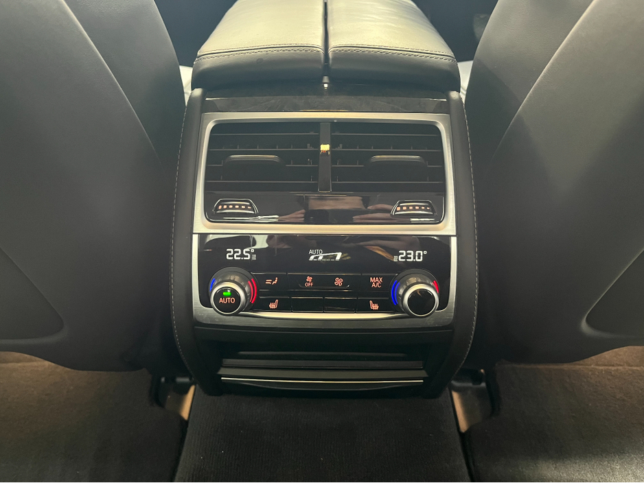 2017 BMW 7 Series - image 16