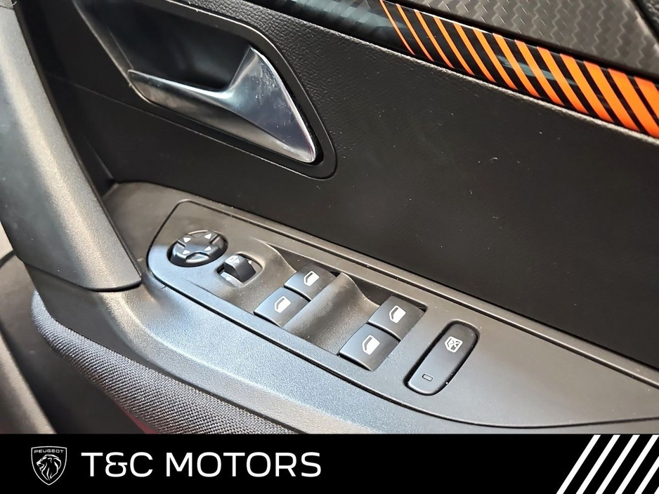 2021 Peugeot 2008 - image 18