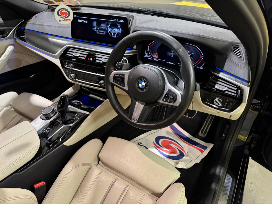 2022 BMW 5 Series - image 12