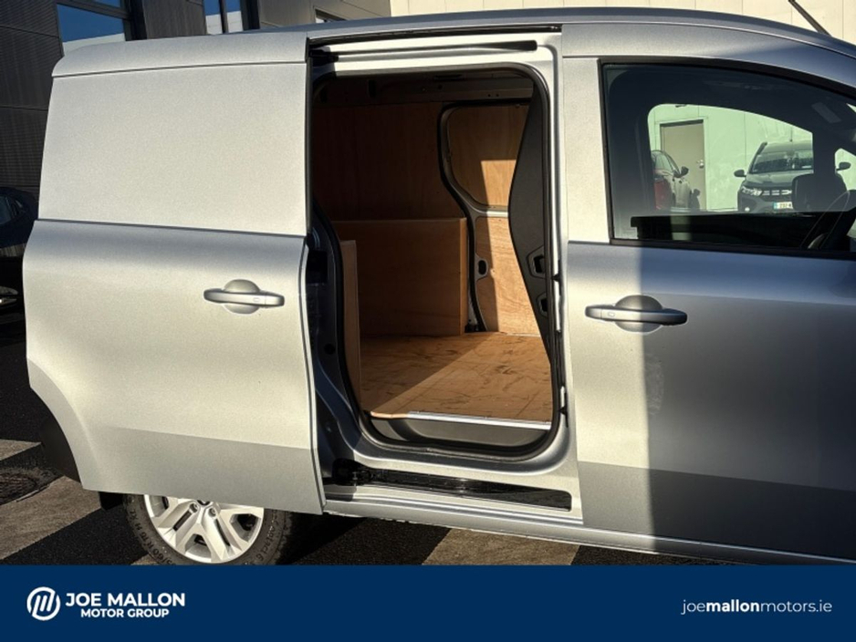 2025 Renault Kangoo - image 16