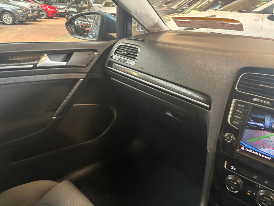 2017 Volkswagen Golf - image 12