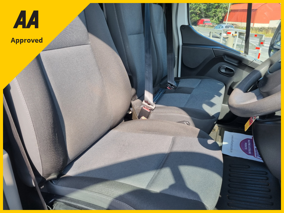 2020 Nissan NV400 - image 10