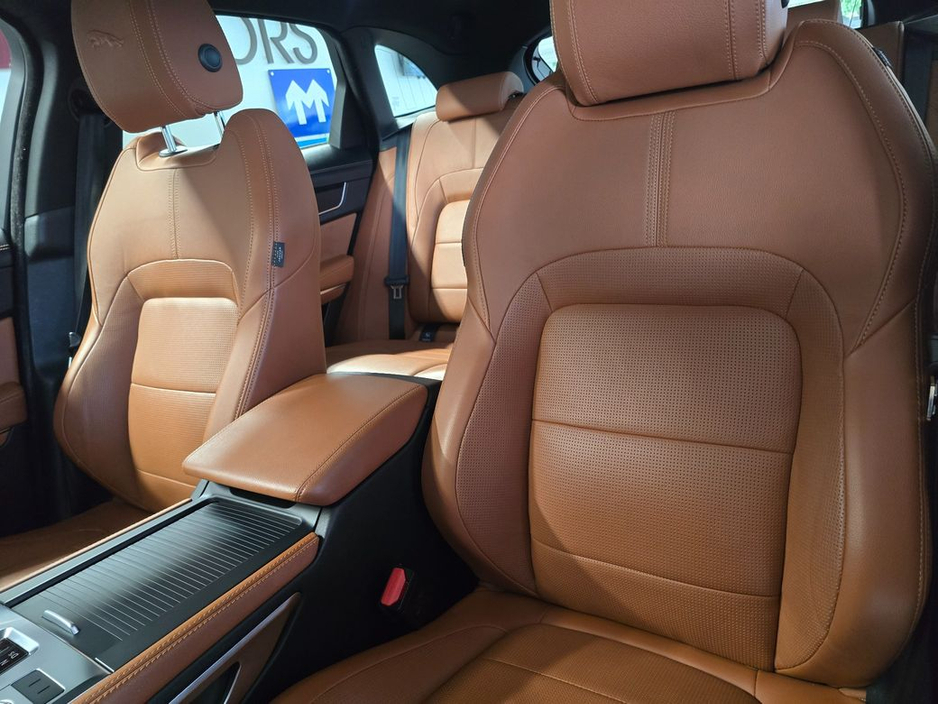 2021 Jaguar F-Pace P400e AWD R DYNAMIC PHEV HYBRID BLACK PACK €42,500