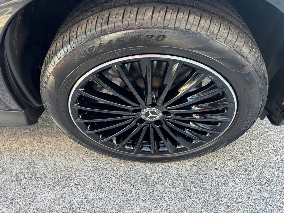 2024 Mercedes-Benz GLC Class - image 8