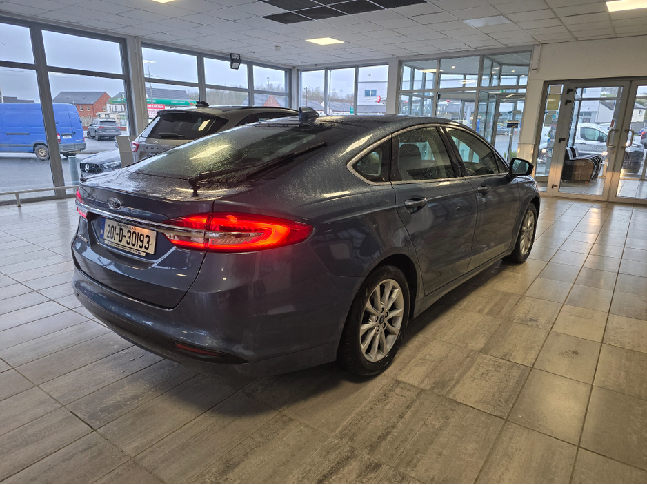 2020 Ford Mondeo - image 9
