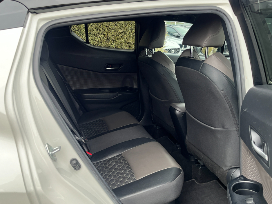 2020 Toyota C-HR - image 9