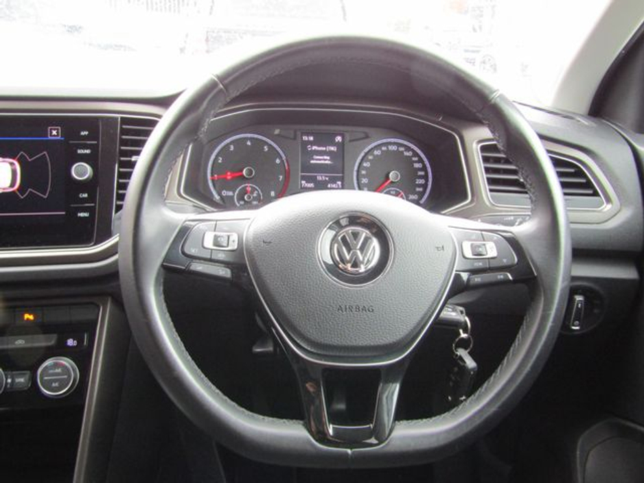 2019 Volkswagen T-Roc - image 9