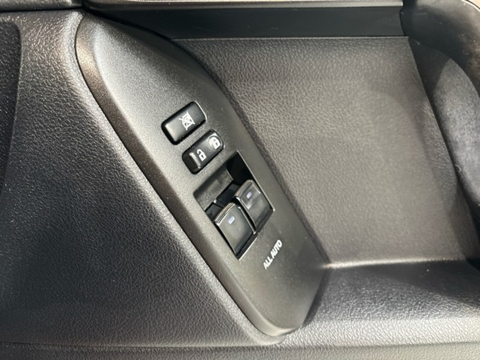 2022 Toyota Landcruiser - image 16