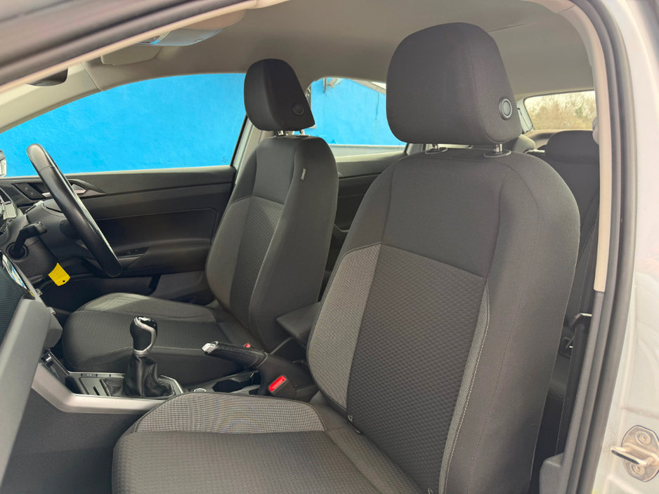 2022 Volkswagen Polo - image 8