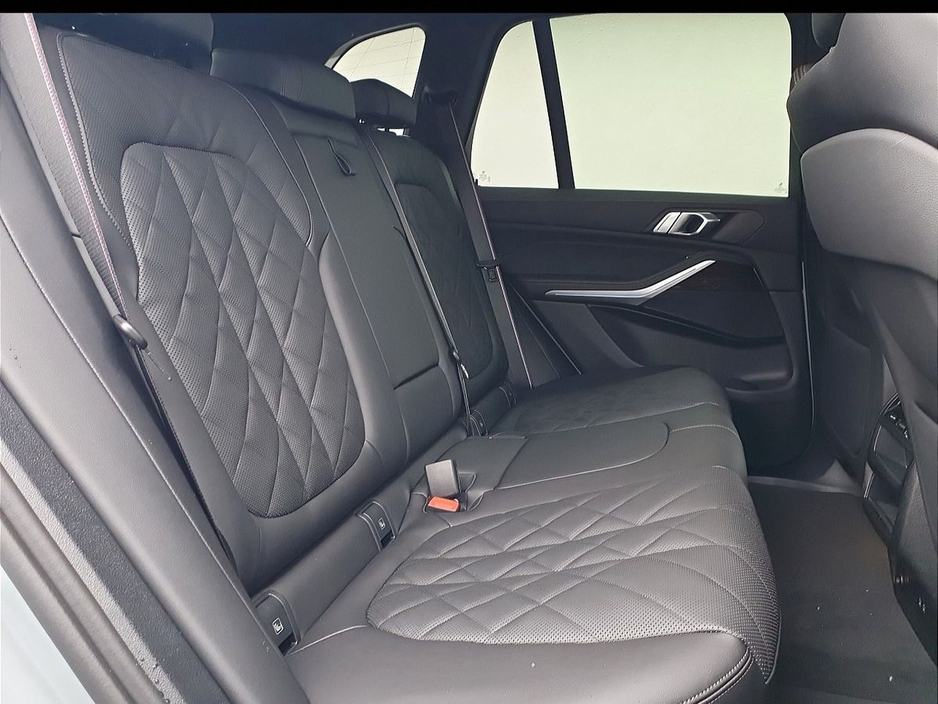 2026 BMW X5 - image 11