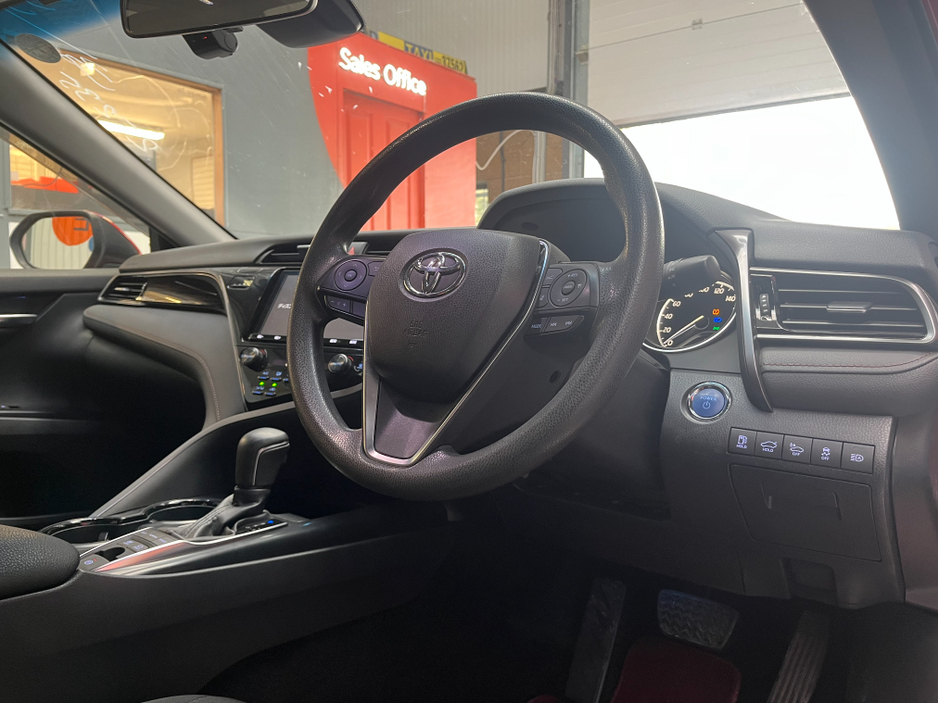 2019 Toyota Camry - image 9