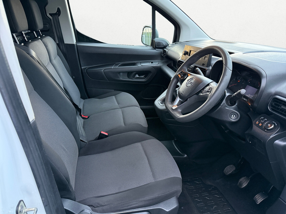 2021 Opel Combo - image 5