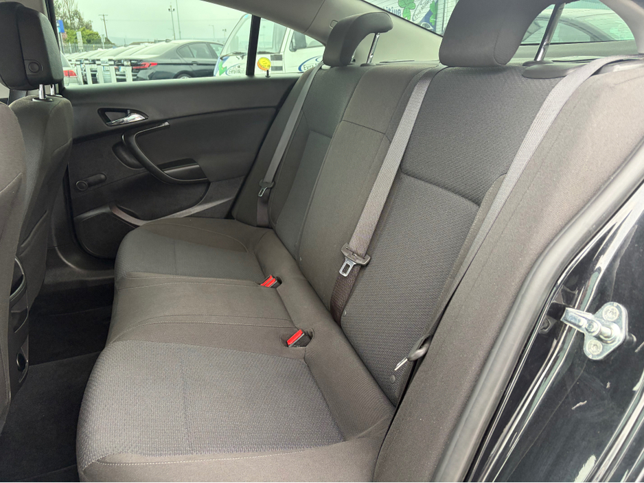 2017 Opel Insignia - image 9