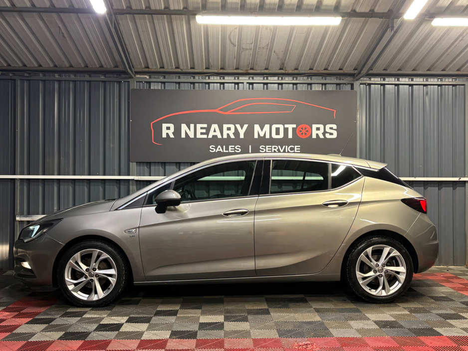 2017 Vauxhall Astra - image 3