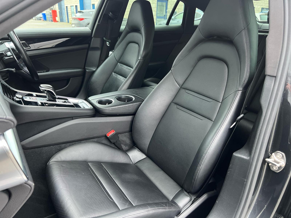 2018 Porsche Panamera - image 18