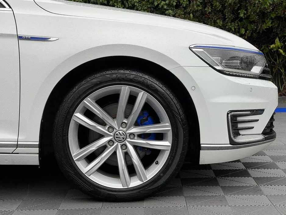 2017 Volkswagen Passat GTE 1.4 HYBRID // FULL SERVICE HISTORY // LEATHER HEATED SEATS // 18" ALLOYS // APPLE CARPLAY/ANDROID AUTO €18,900