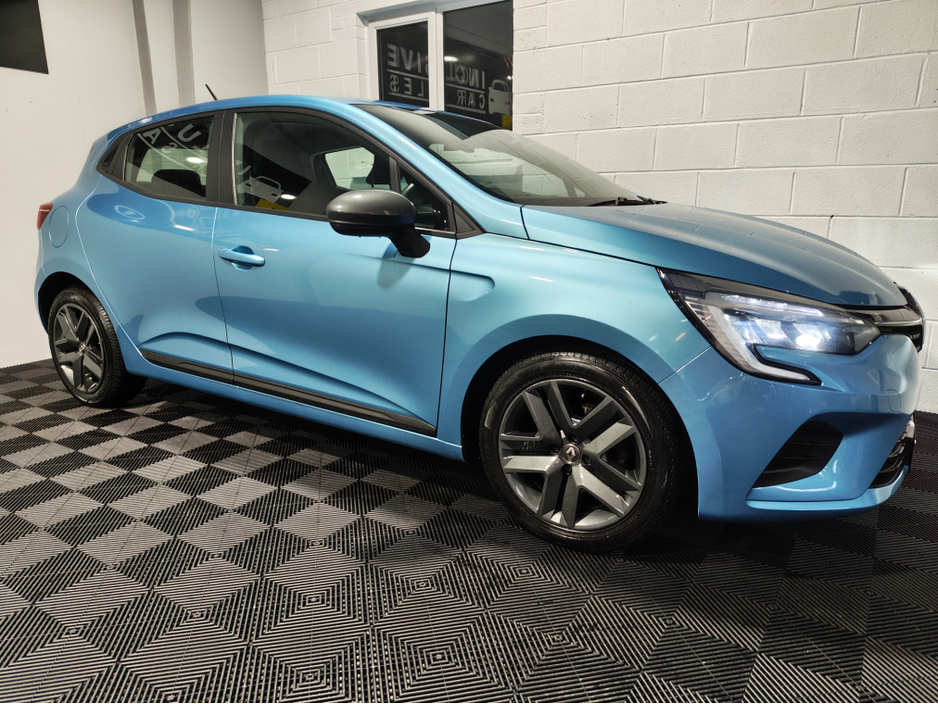 2022 Renault Clio - image 12