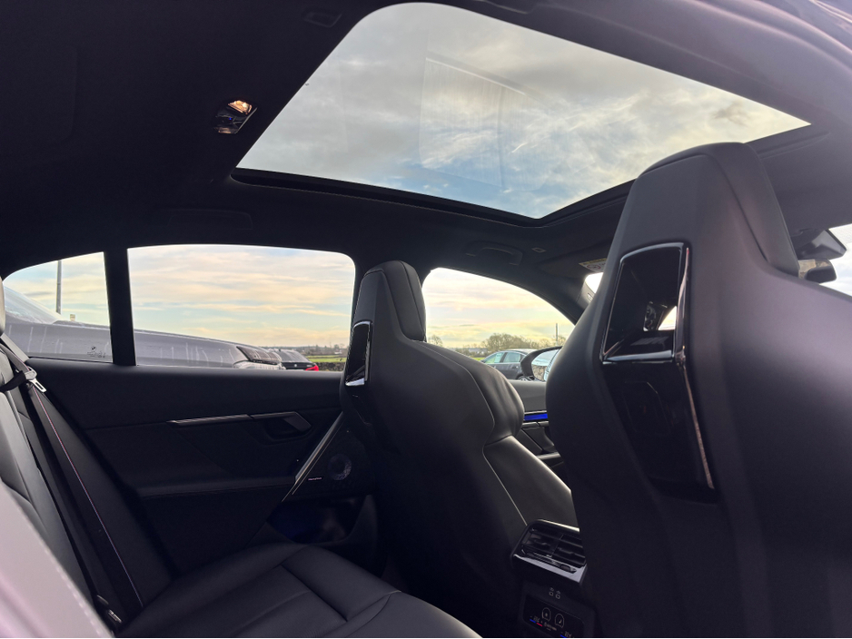 2025 BMW M5 M5 4.4 V8 727 BHP PLUG-IN HYBRID €127,900