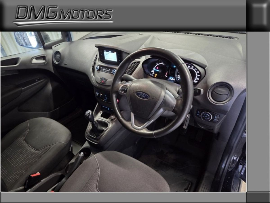 2023 Ford Transit Courier - image 9