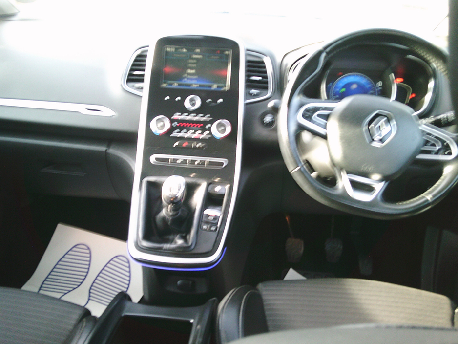 2017 Renault Scenic - image 8