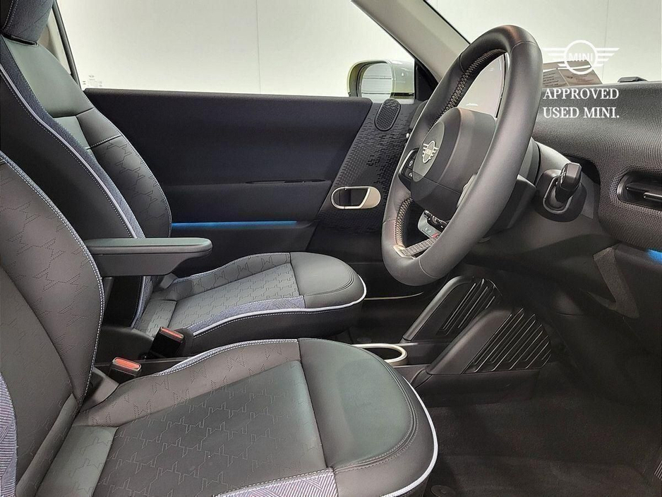 2024 MINI Hatch Cooper E €23,975