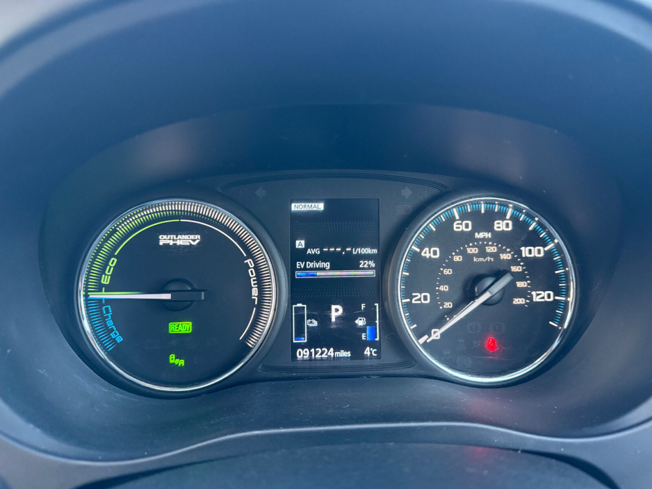 2017 Mitsubishi Outlander - image 10