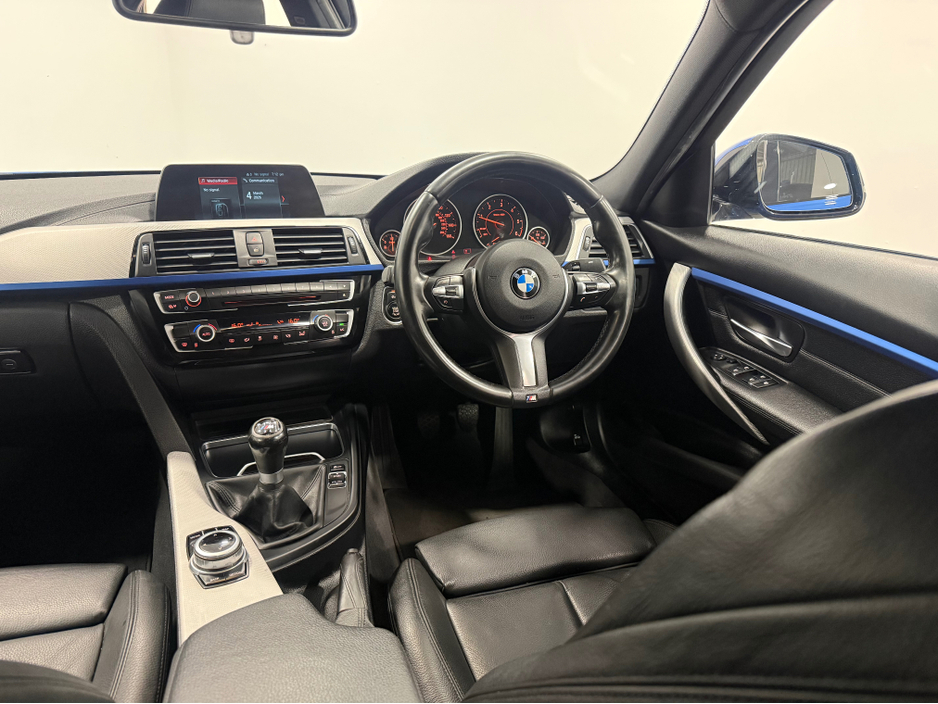 2018 BMW 3 Series - image 12