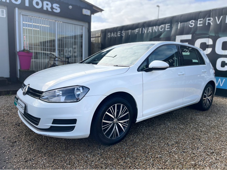 2015 Volkswagen Golf - image 3