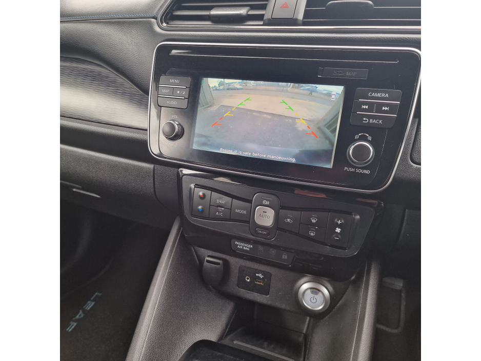 2018 Nissan Leaf - image 13