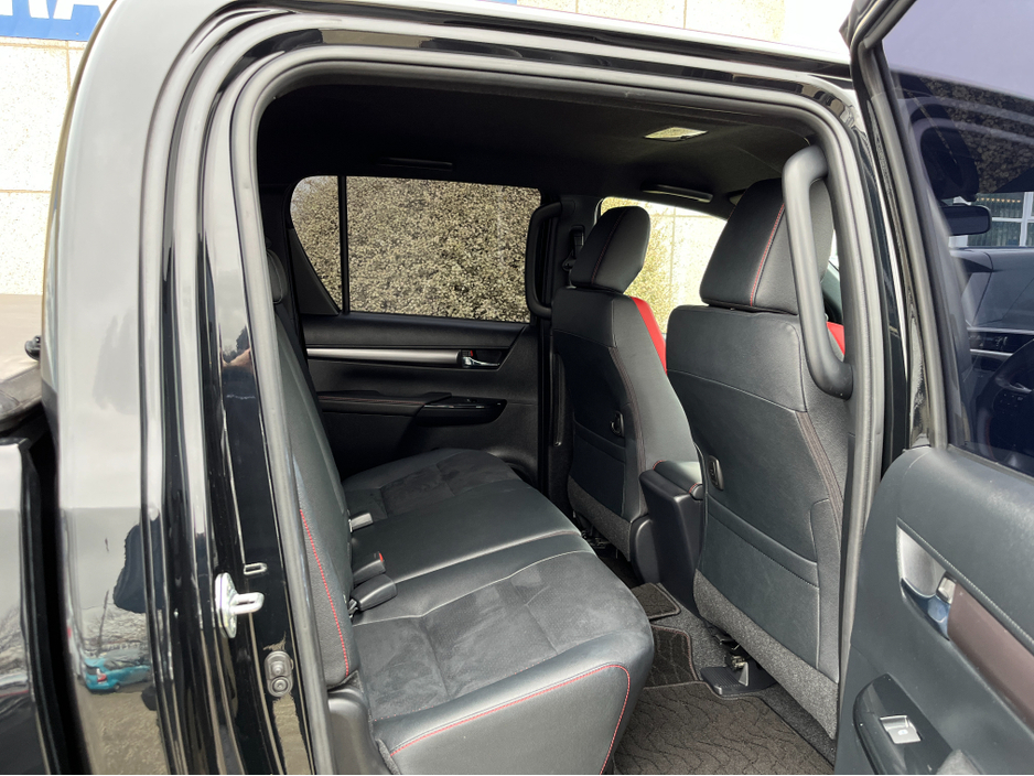 2024 Toyota Hilux - image 9