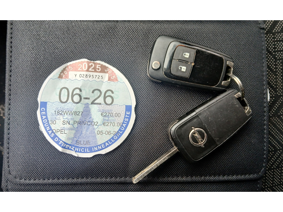 2018 Opel Corsa - image 2