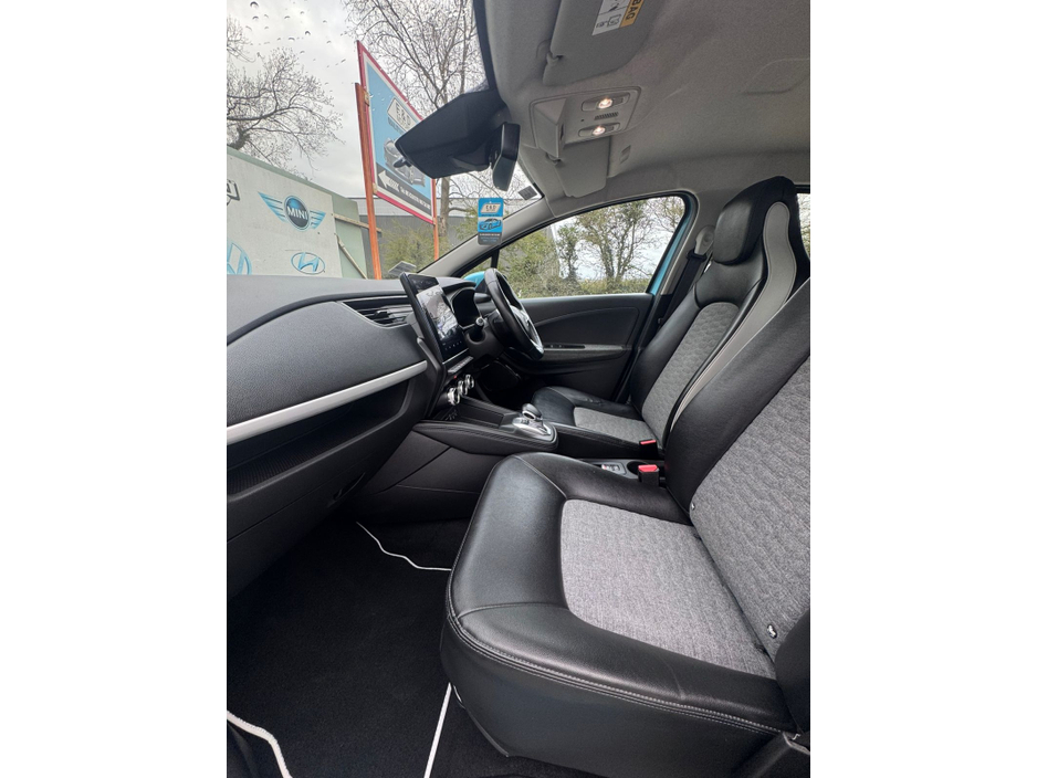 2020 Renault Zoe - image 34