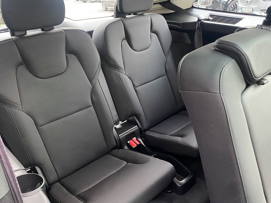 2025 Volvo XC90 - image 11