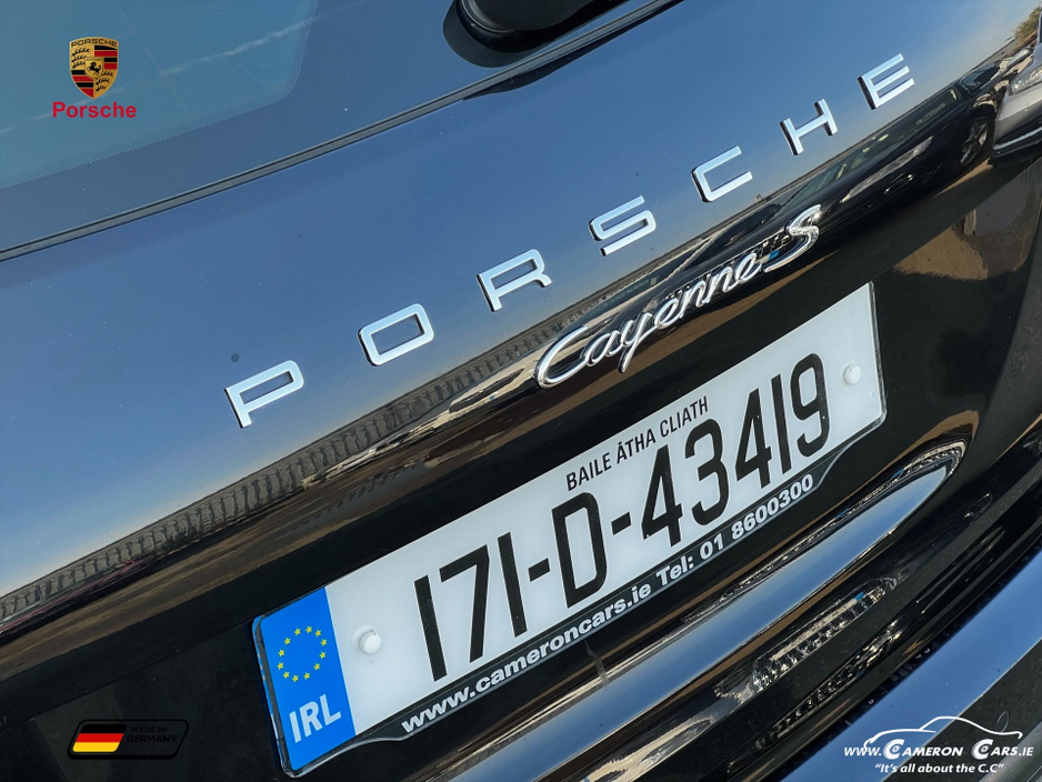 2017 Porsche Cayenne - image 8