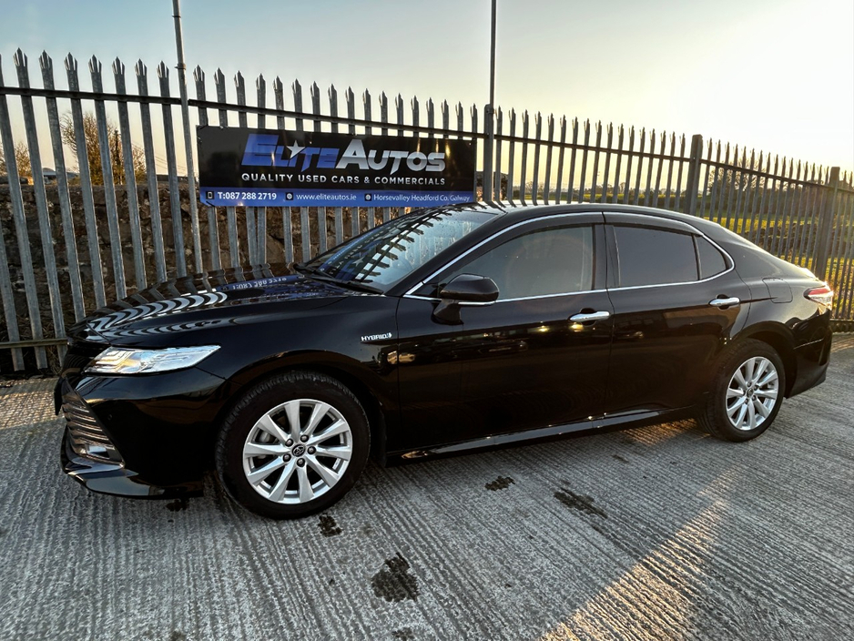 2019 Toyota Camry - image 5