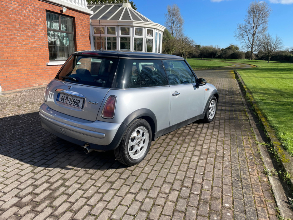 2004 MINI Hatch - image 4