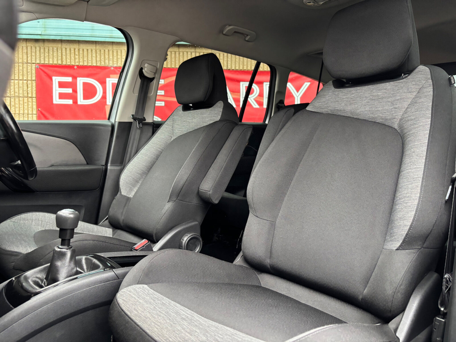 2017 Citroen Grand C4 Picasso - image 11