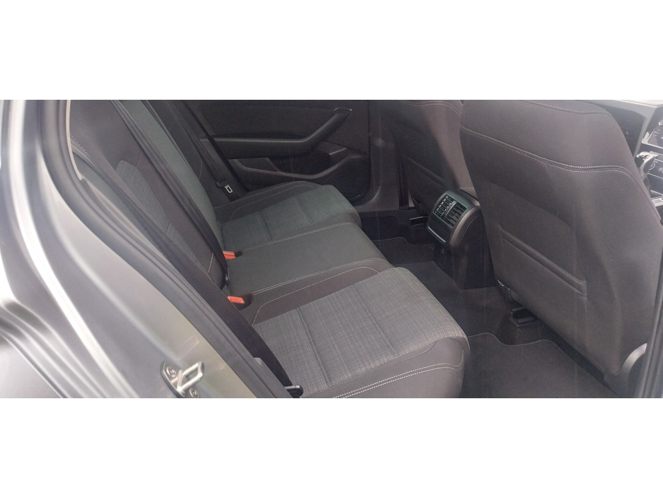 2020 Volkswagen Passat - image 10