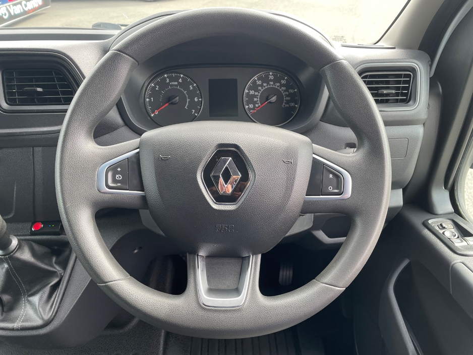 2023 Renault Master - image 16