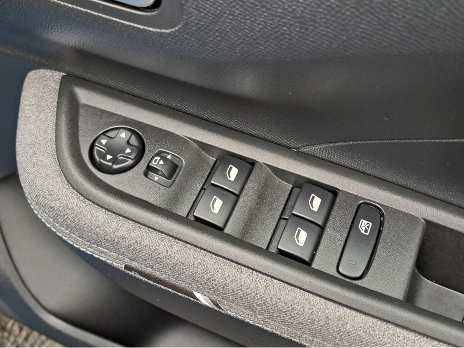 2025 Opel Frontera - image 30