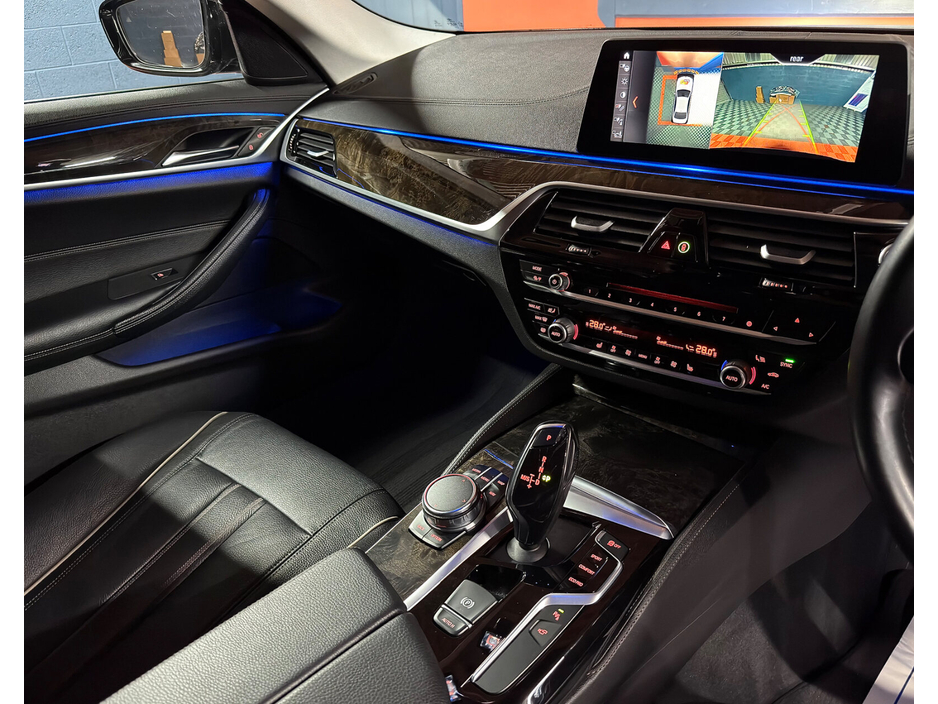 2017 BMW 5 Series - image 27