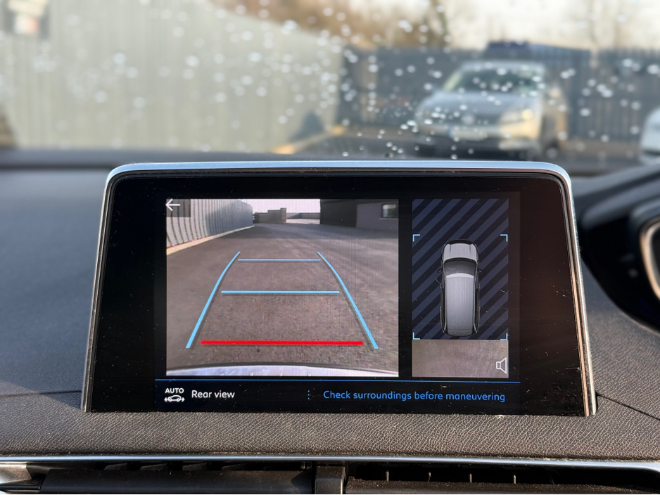 2019 Peugeot 5008 - image 2